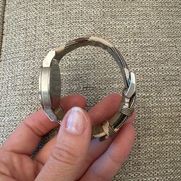 Burberry Heritage Nova Check 38mm Women's Watch - Authentic. - Picture 13 of 15